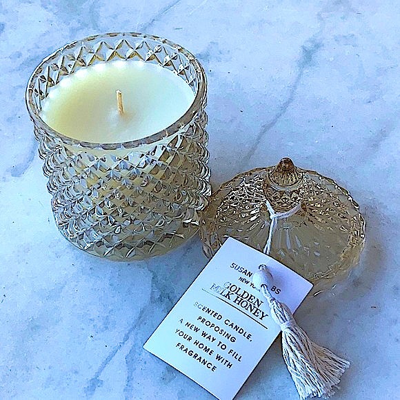 SUSAN JACOBS NEW YORK CANDLE GOLDEN MILK HONEY NEW 1 WICK HONEY CRYSTAL 6.3oz - Picture 3 of 4